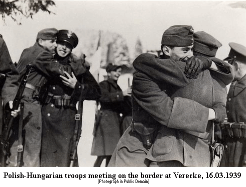 Polish-Hungarian troops meeting on the border at Verecke, 16.03.1939